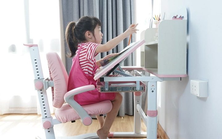 3.2. Bàn học chống gù Sakawin S80