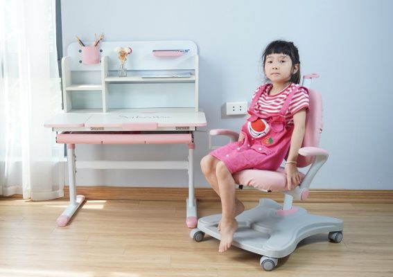 Có nên cho con dùng bàn học thông minh từ nhỏ không? 2 Có nên cho con dùng bàn học thông minh từ nhỏ không?